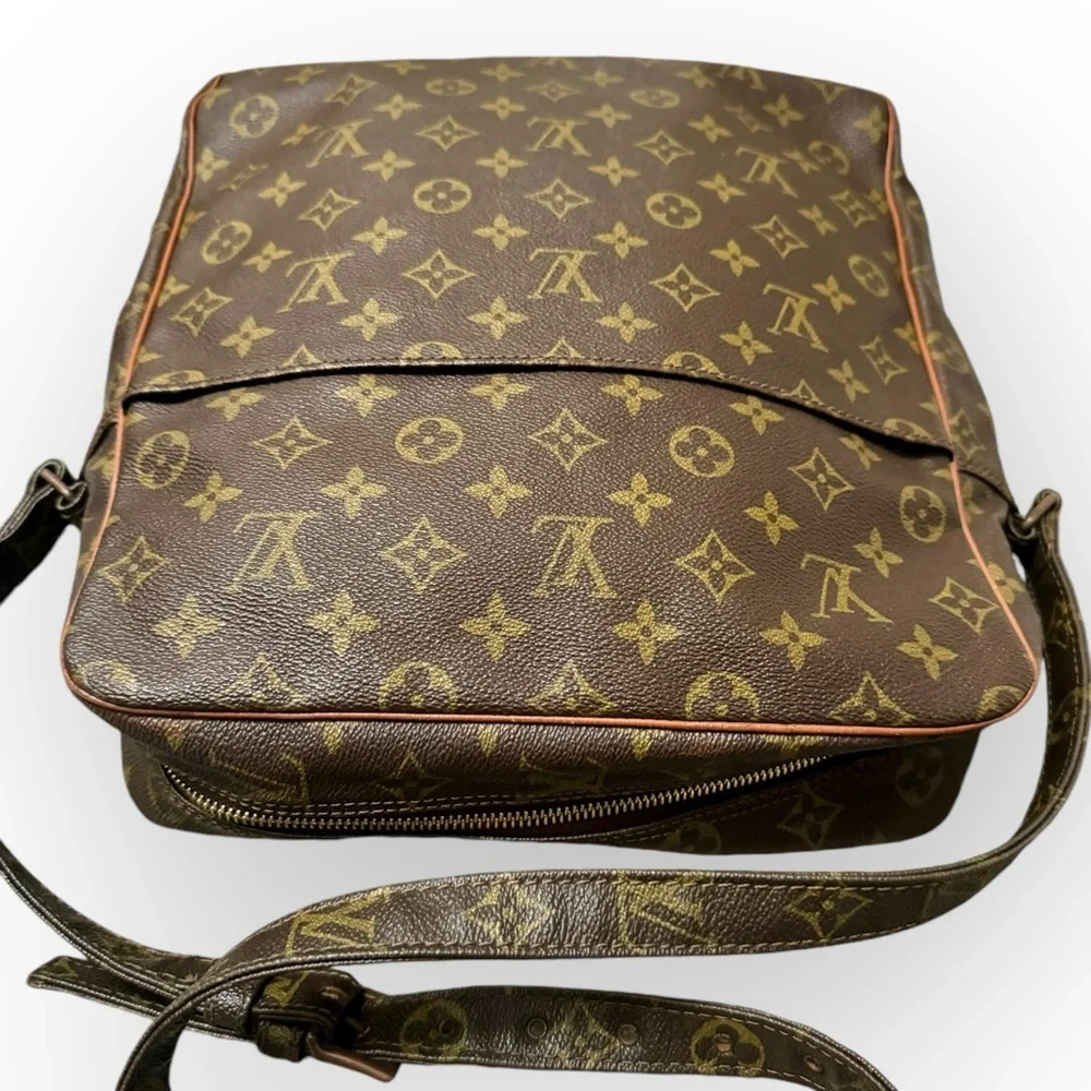 LOUIS VUITTON 1982 Monogram Marceau GM Messenger Crossbody Bag